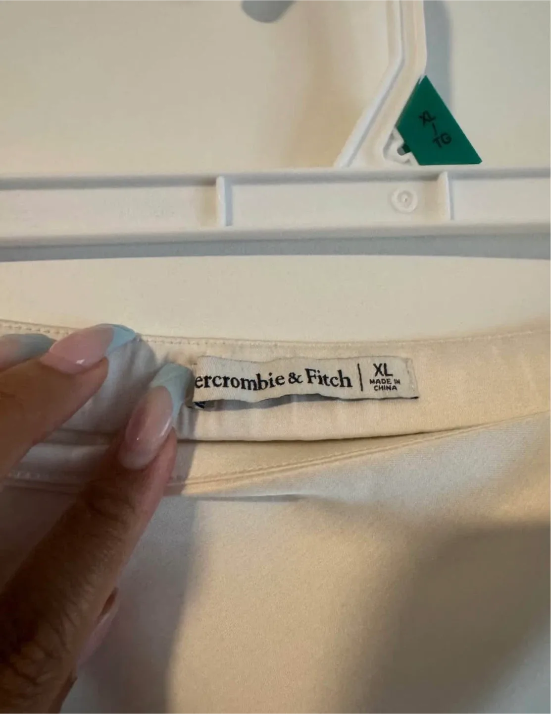 Abercrombie & Fitch White Skirt - Size XL image indicator(3)