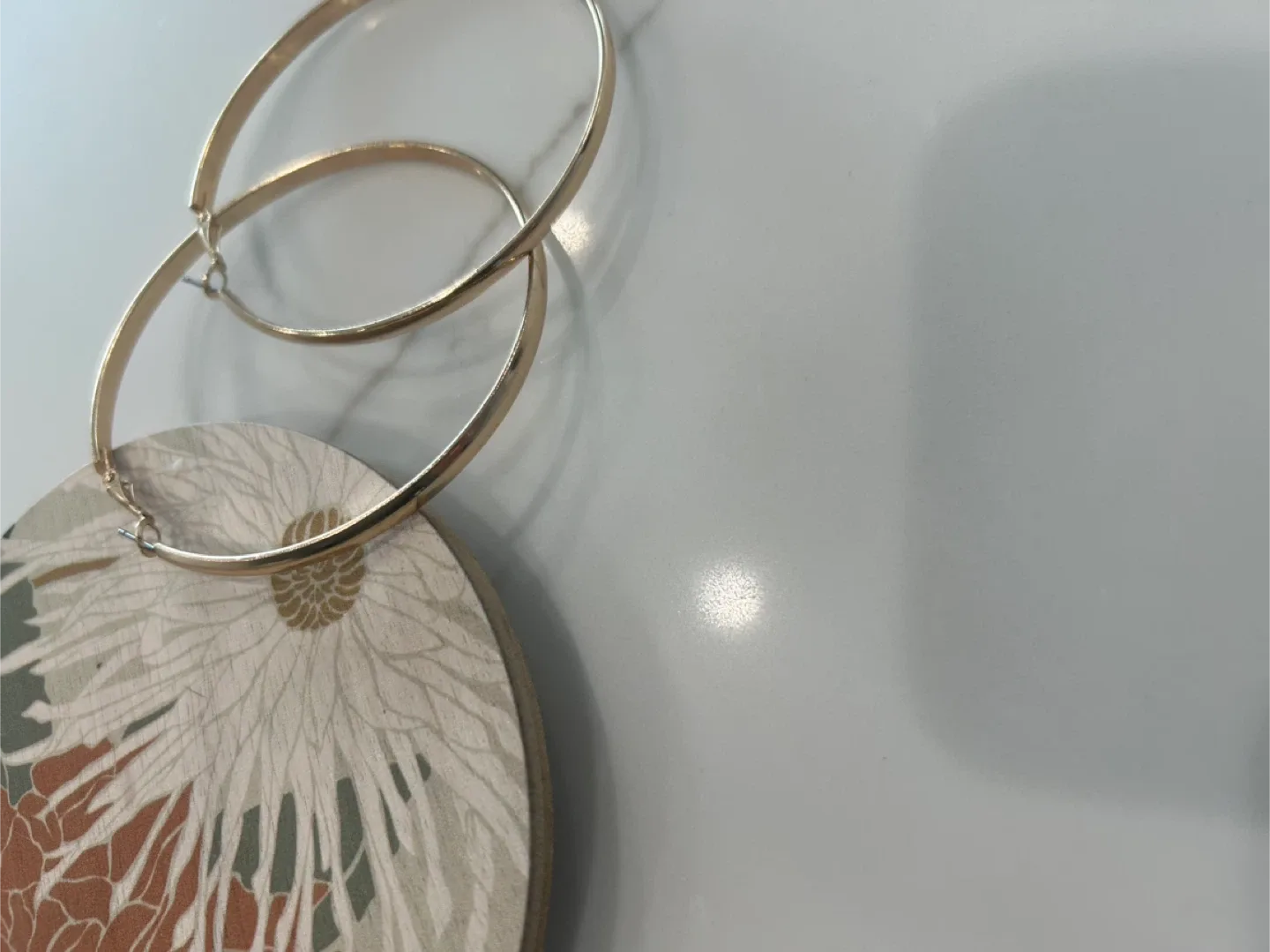 Gold Hoop Earrings image indicator(2)