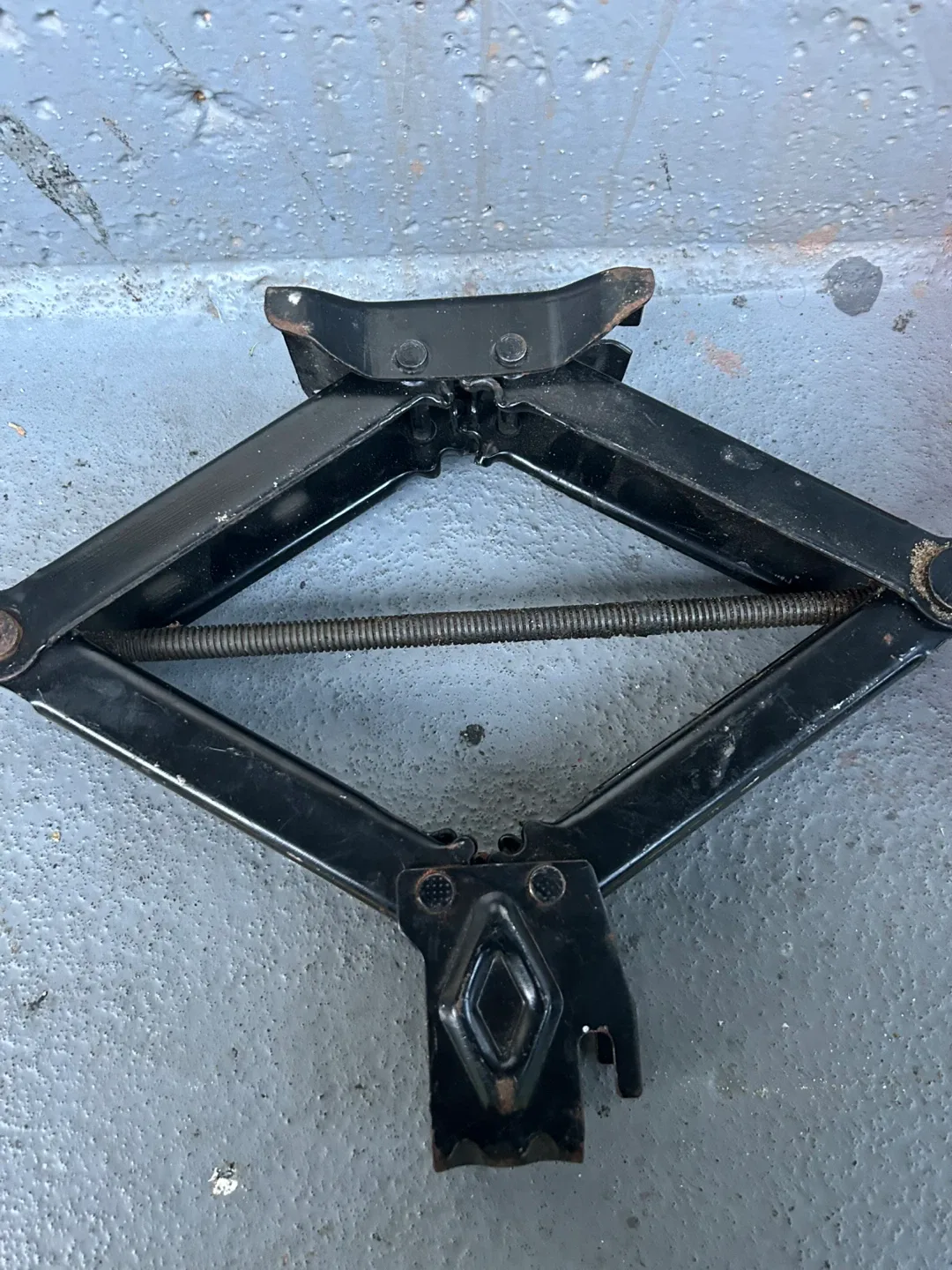 Car Scissor Jack thumbnail