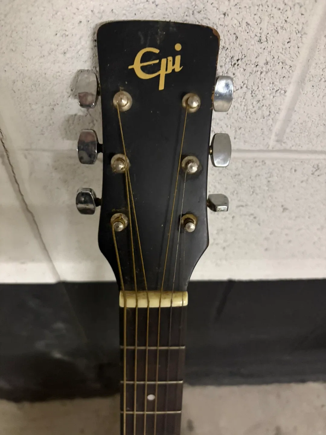 Epi Acoustic Guitar image indicator(3)