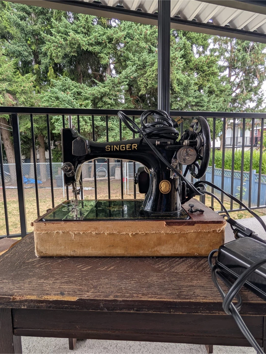 Vintage Singer Sewing Machine - photo 2
