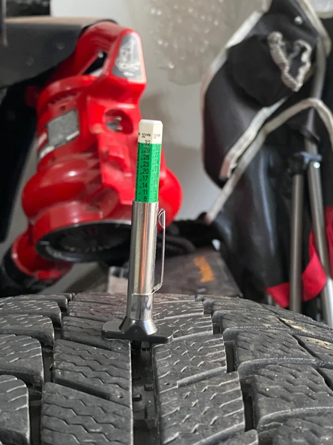 Michelin X-Ice 225/60R17 Winter Tire on Rim image indicator(6)