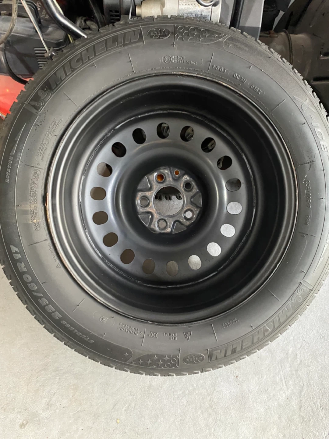 Michelin X-Ice 225/60R17 Winter Tire on Rim - photo 4