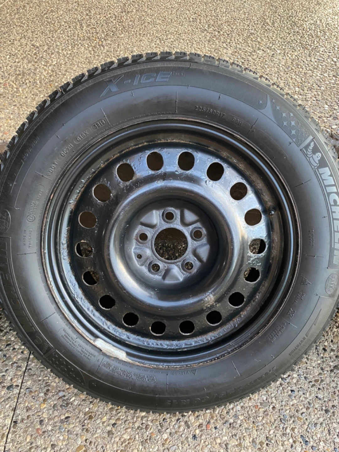 Michelin X-Ice 225/60R17 Winter Tire on Rim - photo 2