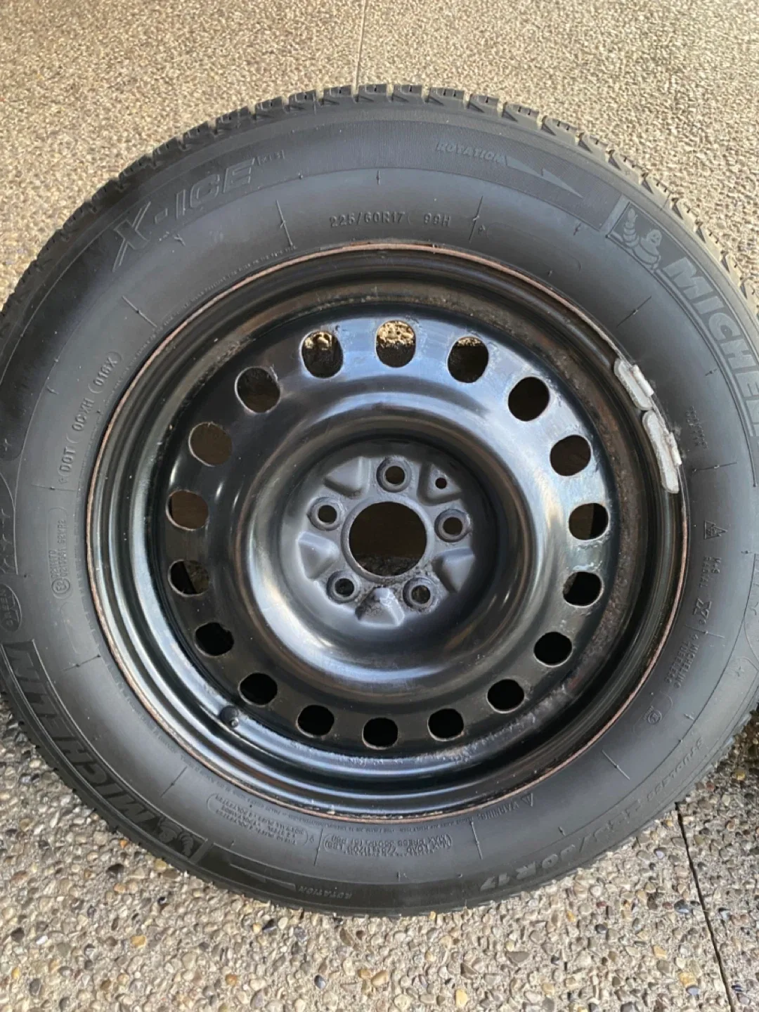 Michelin X-Ice 225/60R17 Winter Tire on Rim image indicator(5)