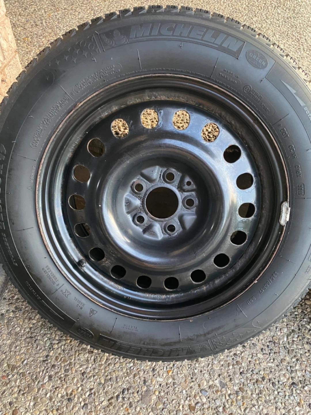 Michelin X-Ice 225/60R17 Winter Tire on Rim - photo 3