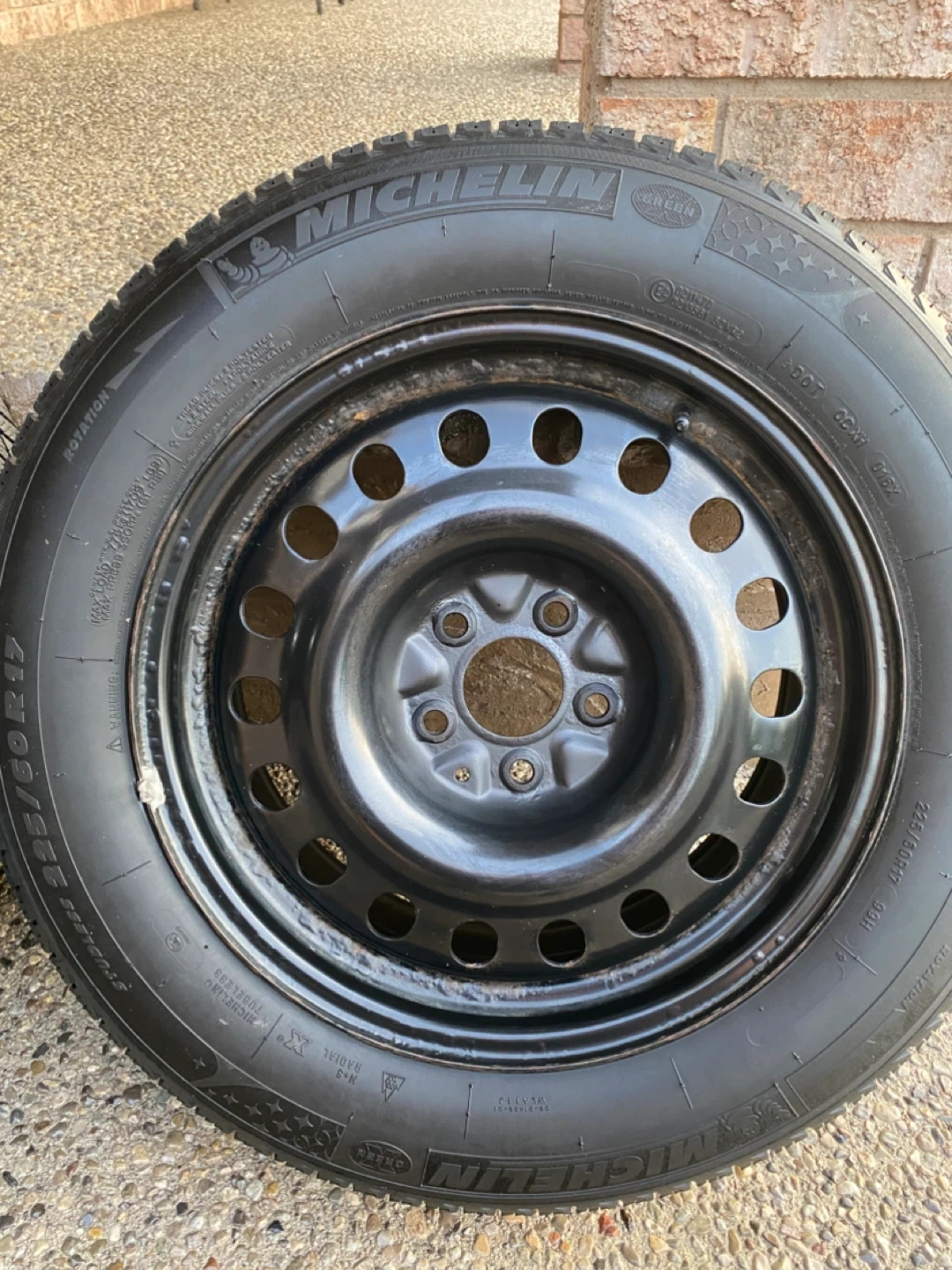 Michelin X-Ice 225/60R17 Winter Tire on Rim
