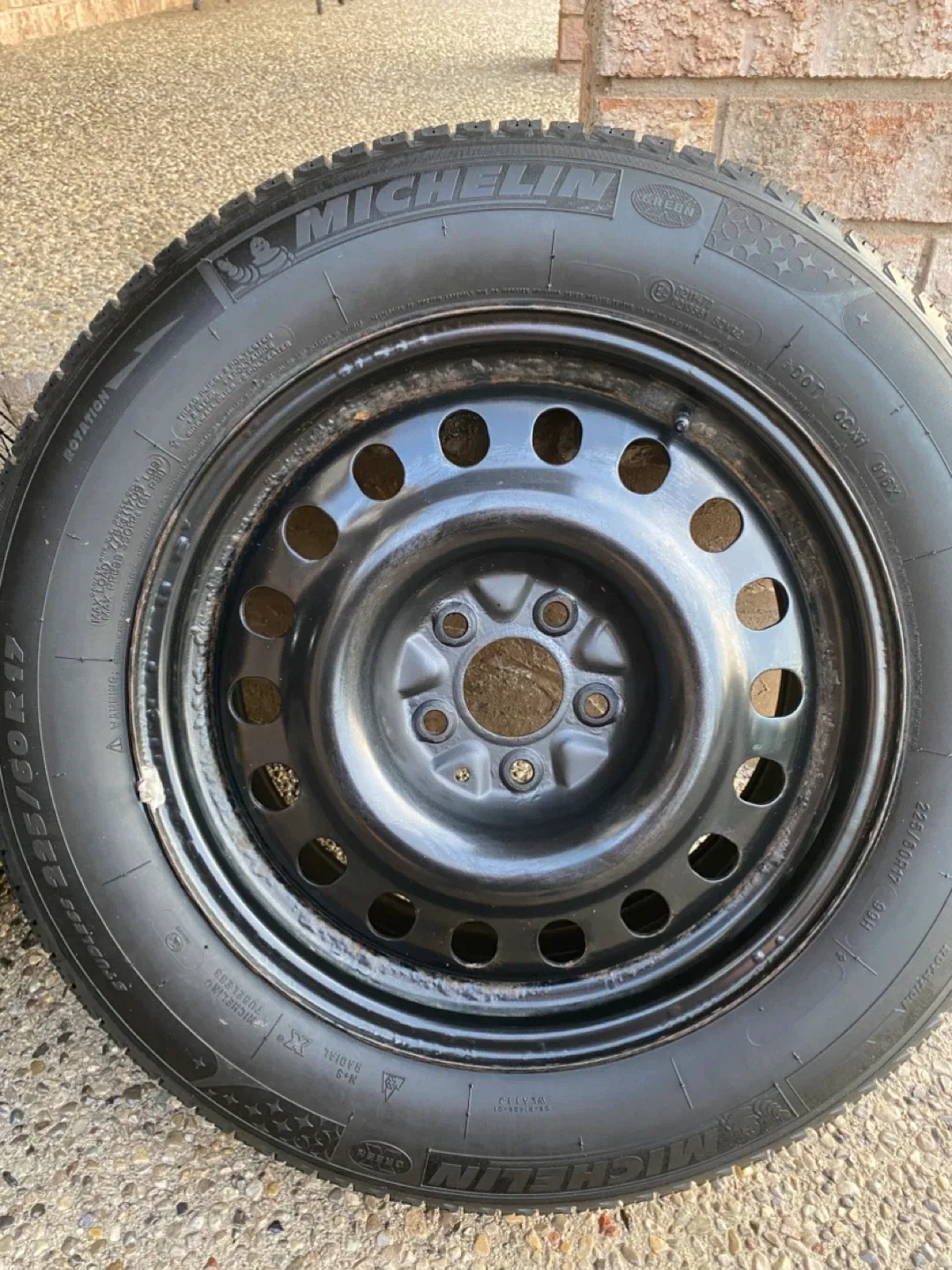 Michelin X-Ice 225/60R17 Winter Tire on Rim thumbnail