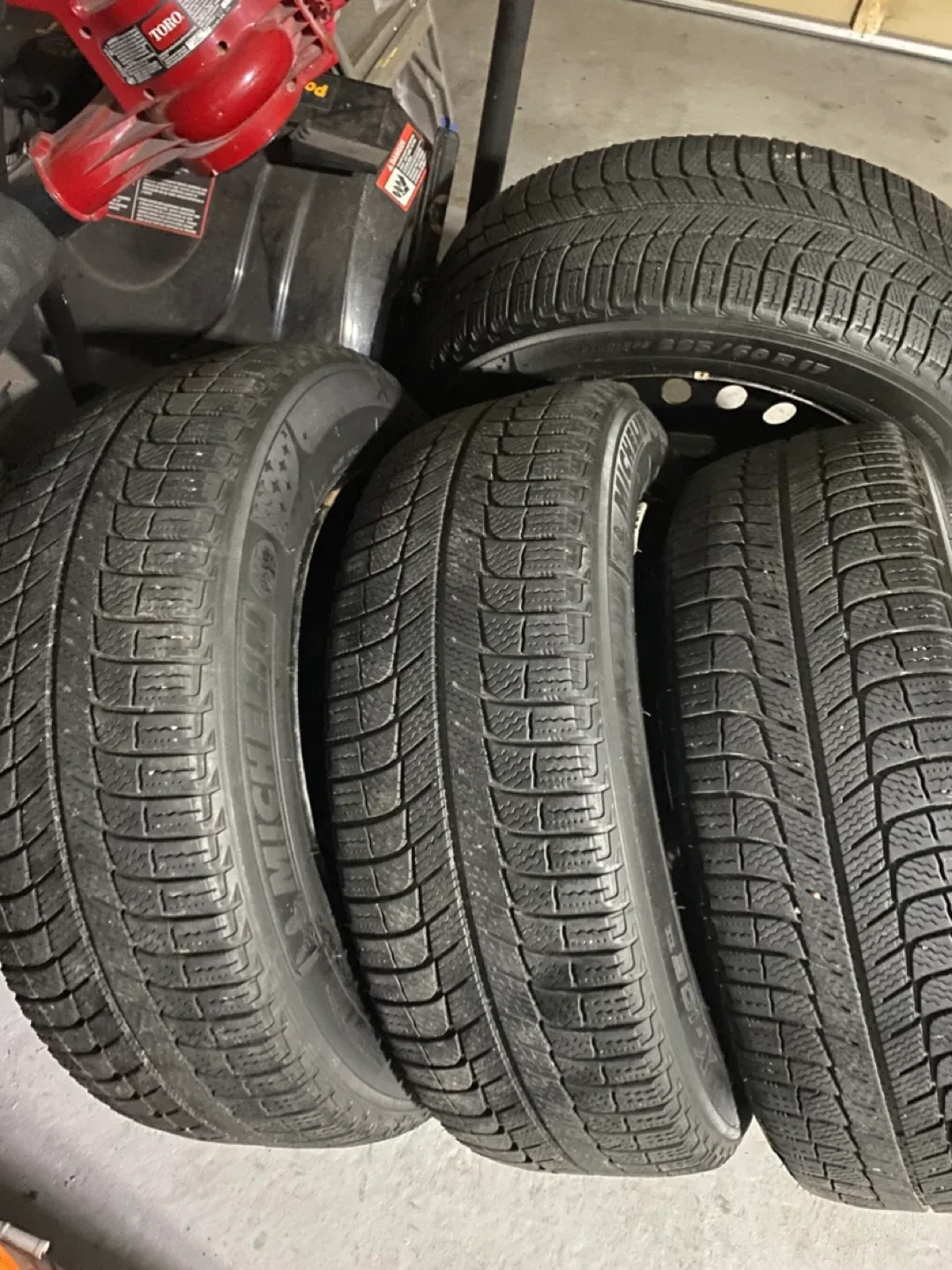 Michelin X-Ice 225/60R17 Winter Tire on Rim image indicator(7)