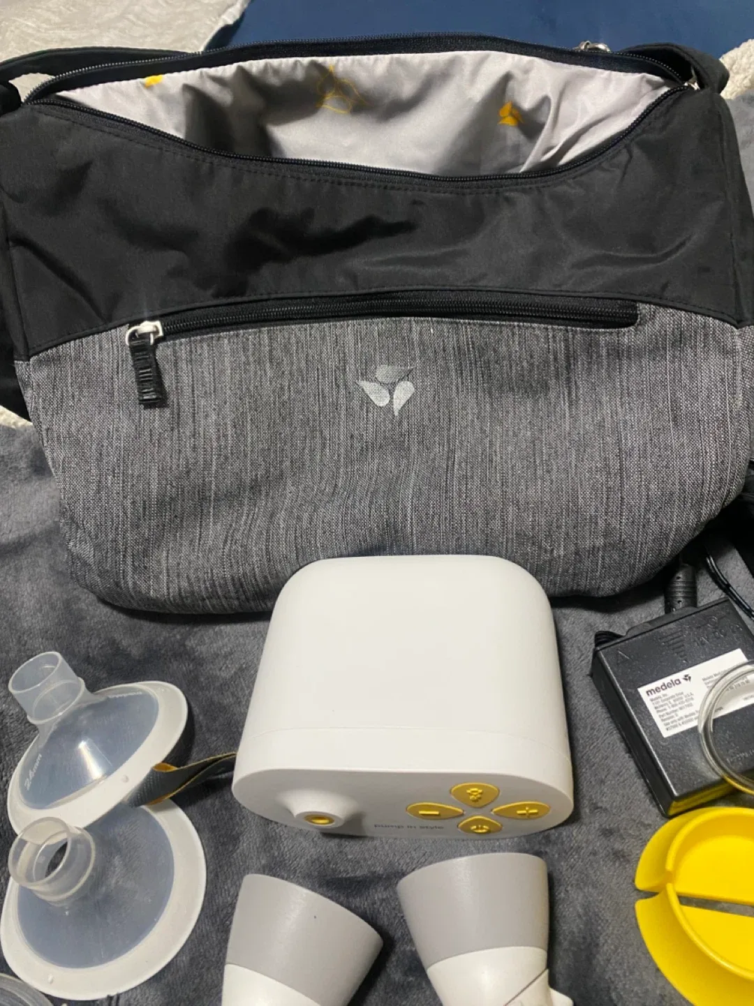 Medela Pump In Style Breast Pump Set with Bag image indicator(3)