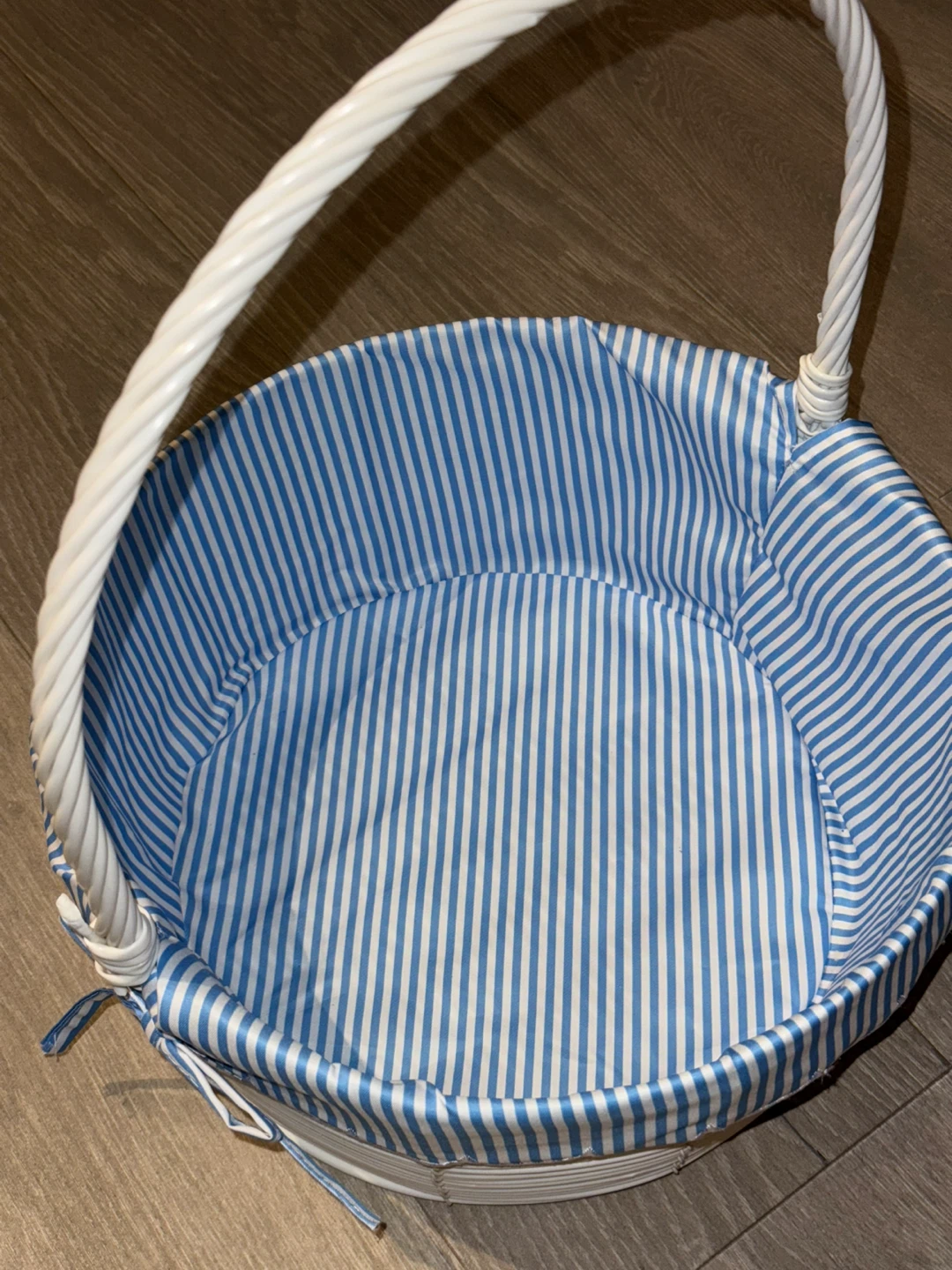 White Wicker Basket with Blue Striped Liner - photo 3