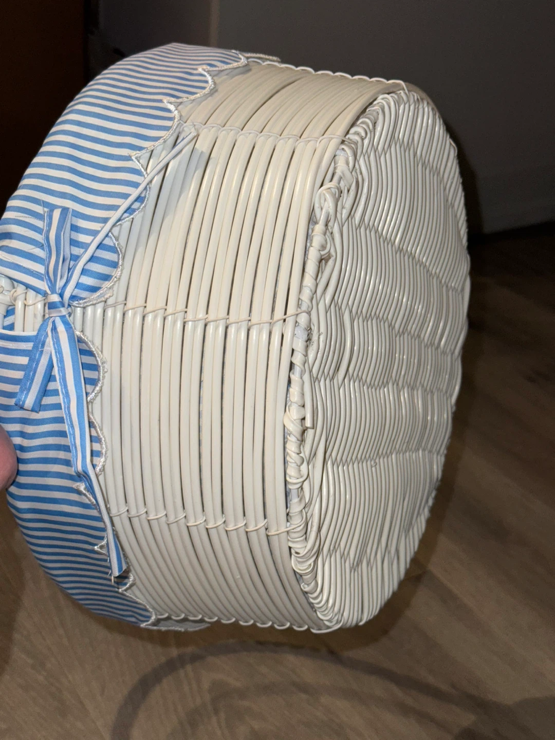 White Wicker Basket with Blue Striped Liner - photo 4
