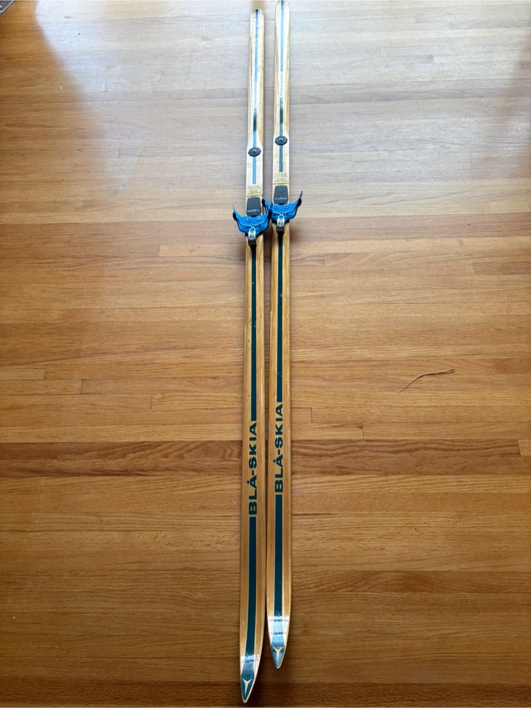 Bla-Skia Vintage Langrenn Hickory Skis Made in Norway thumbnail