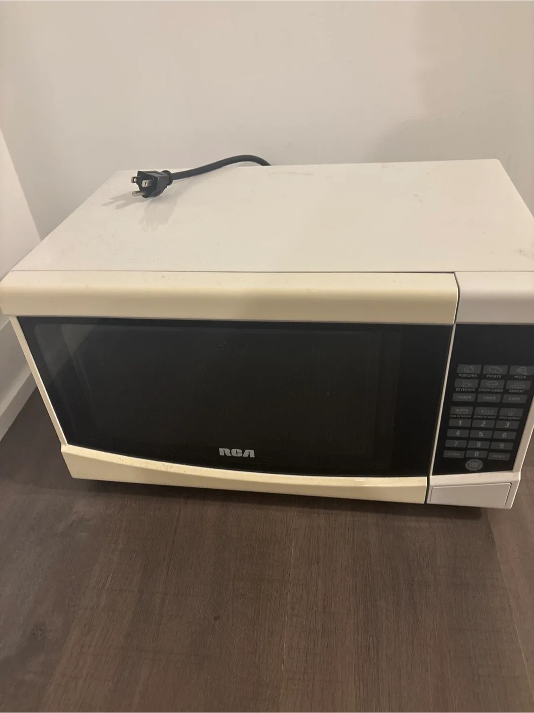 RCA Microwave Oven thumbnail