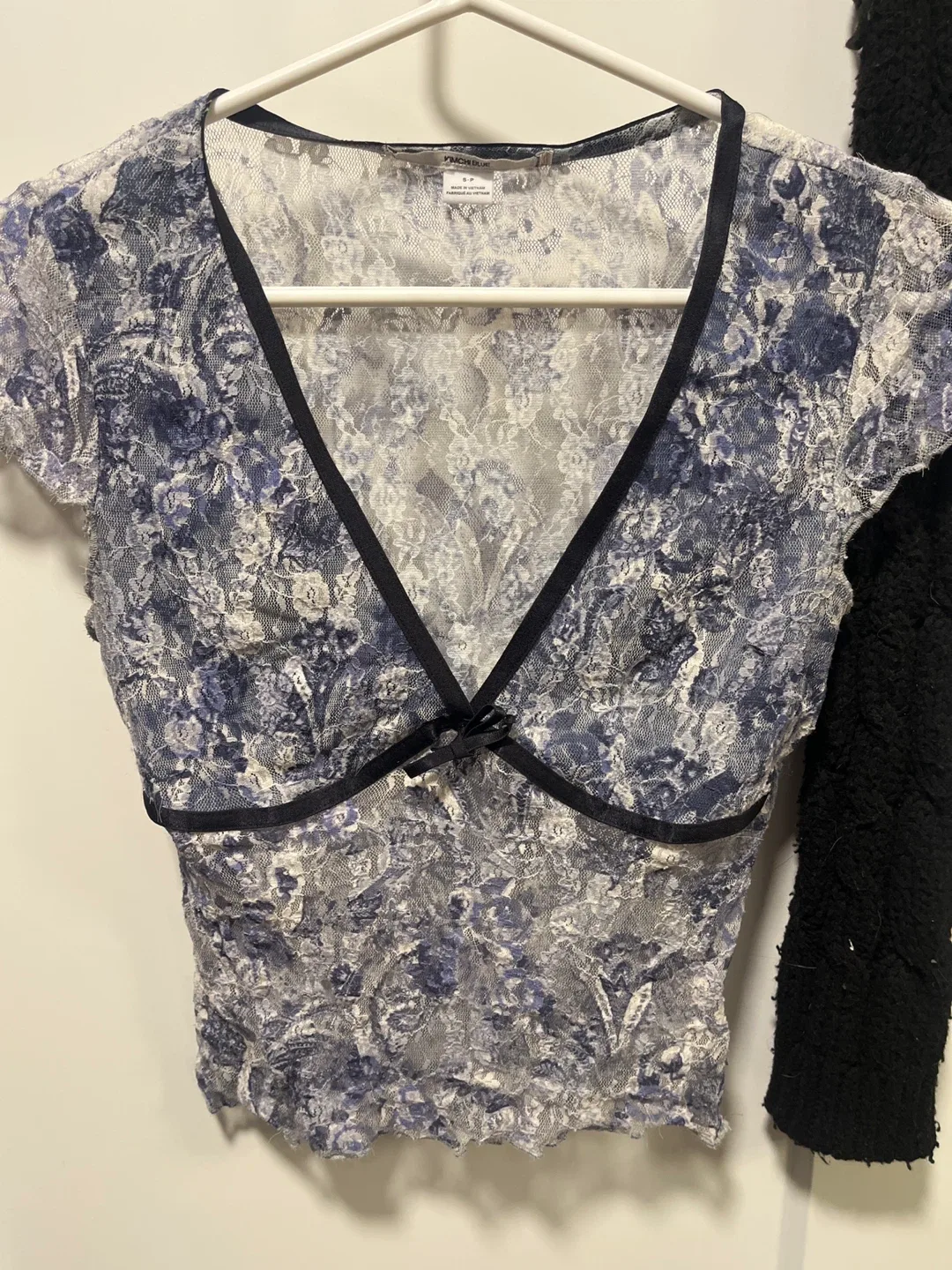 Urban outfitters Kimchi Blue Floral Lace Top - Size SP