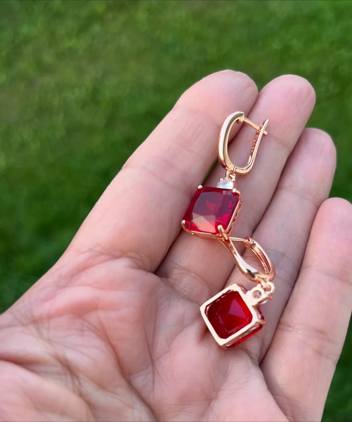 Red garnet gold plated Dangle Earrings image indicator(2)