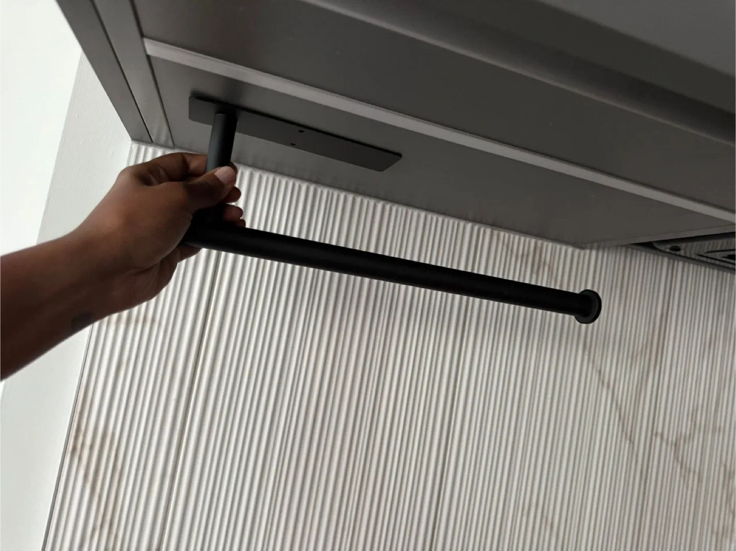 Black Toilet Paper Holder image indicator(3)