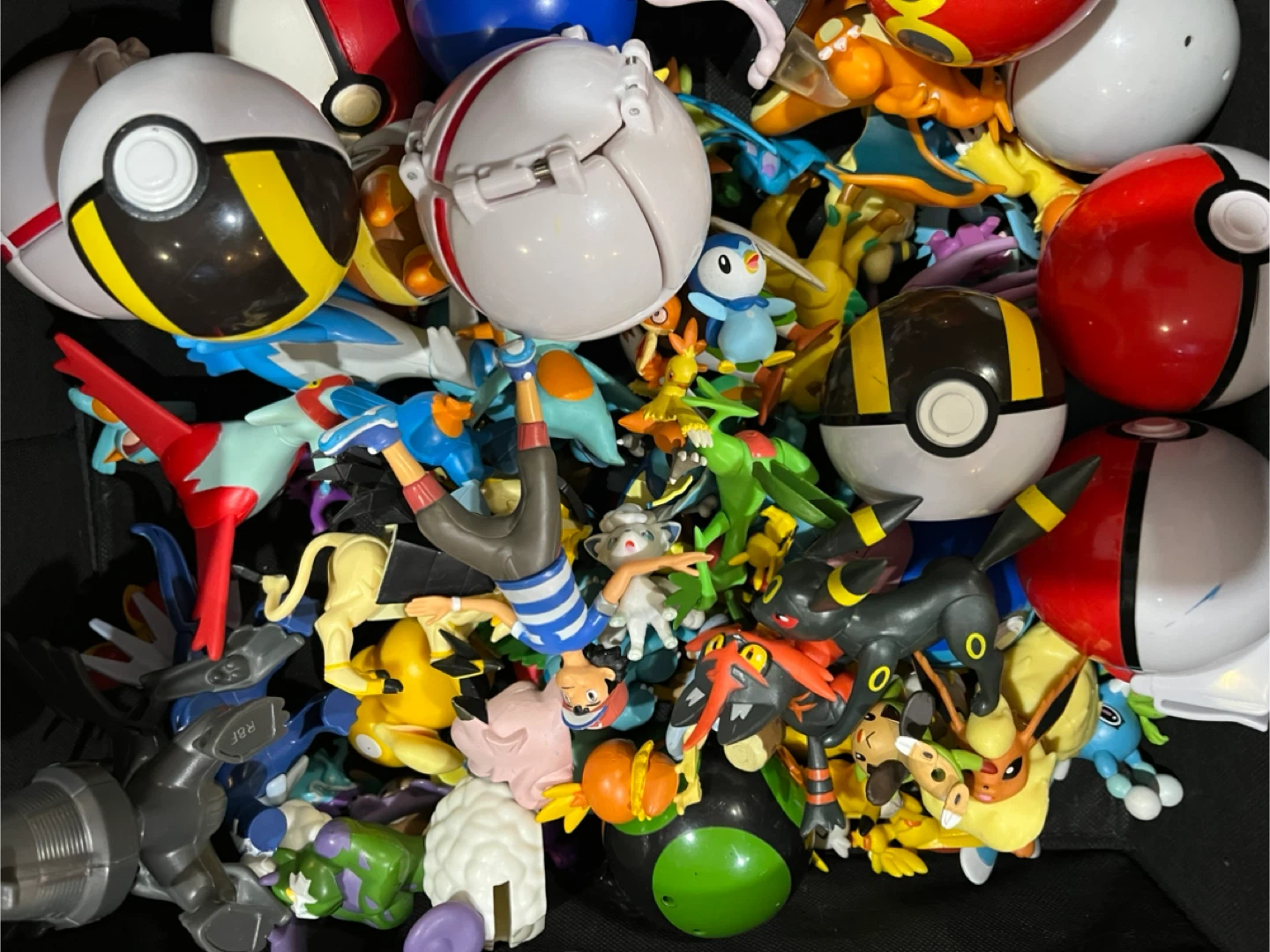 Pokemon Figures & Pokeballs Lot