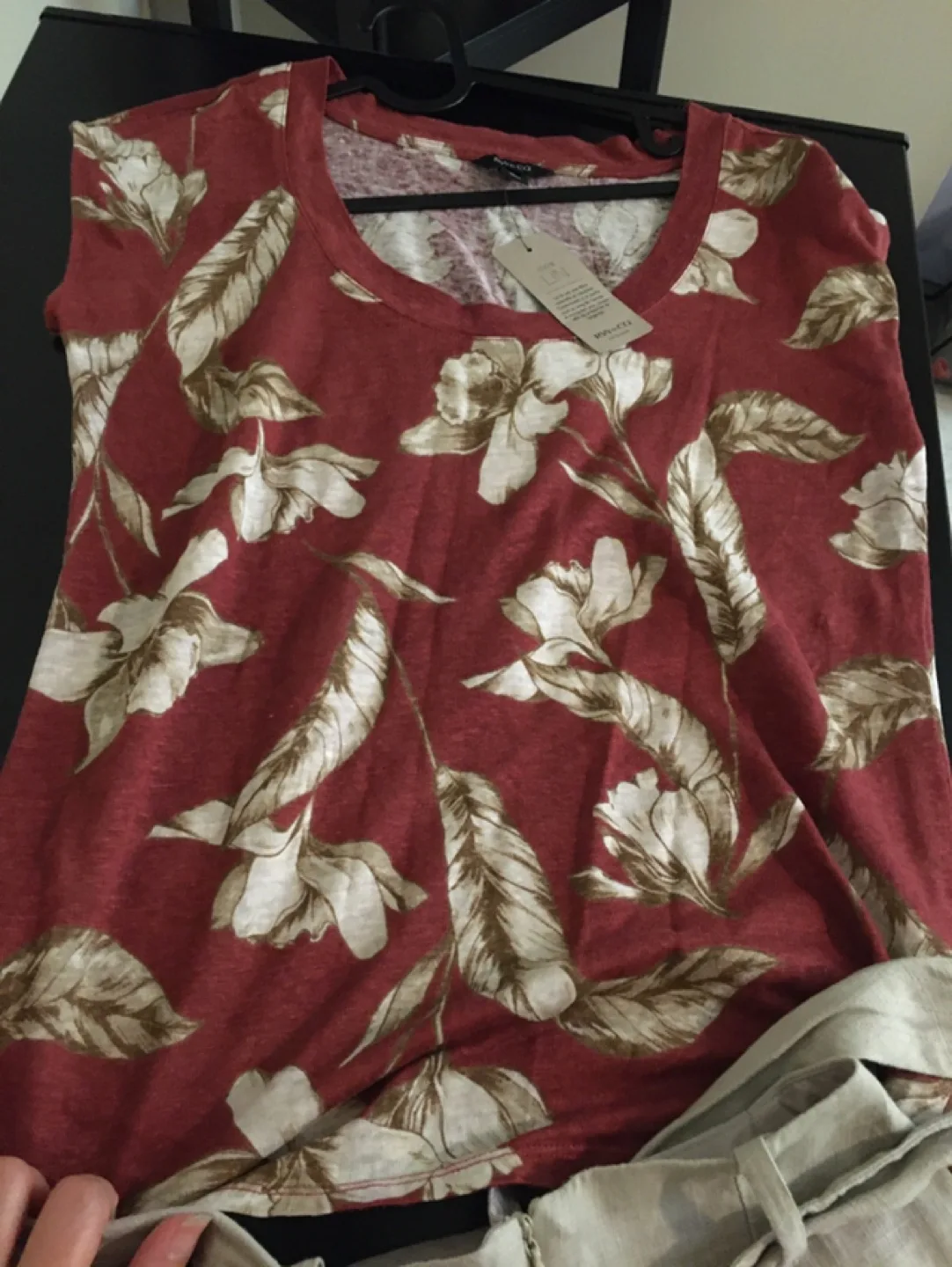 RW&CO Linen Floral Top XS & Skirt Size 2 image indicator(6)