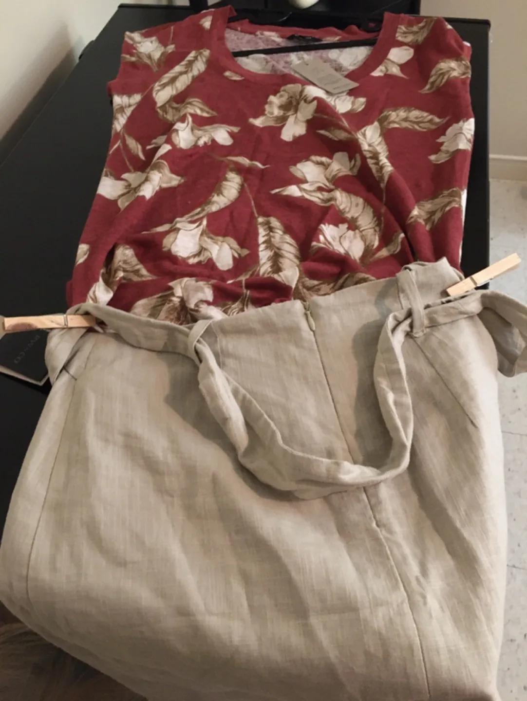 RW&CO Linen Floral Top XS & Skirt Size 2 image indicator(7)