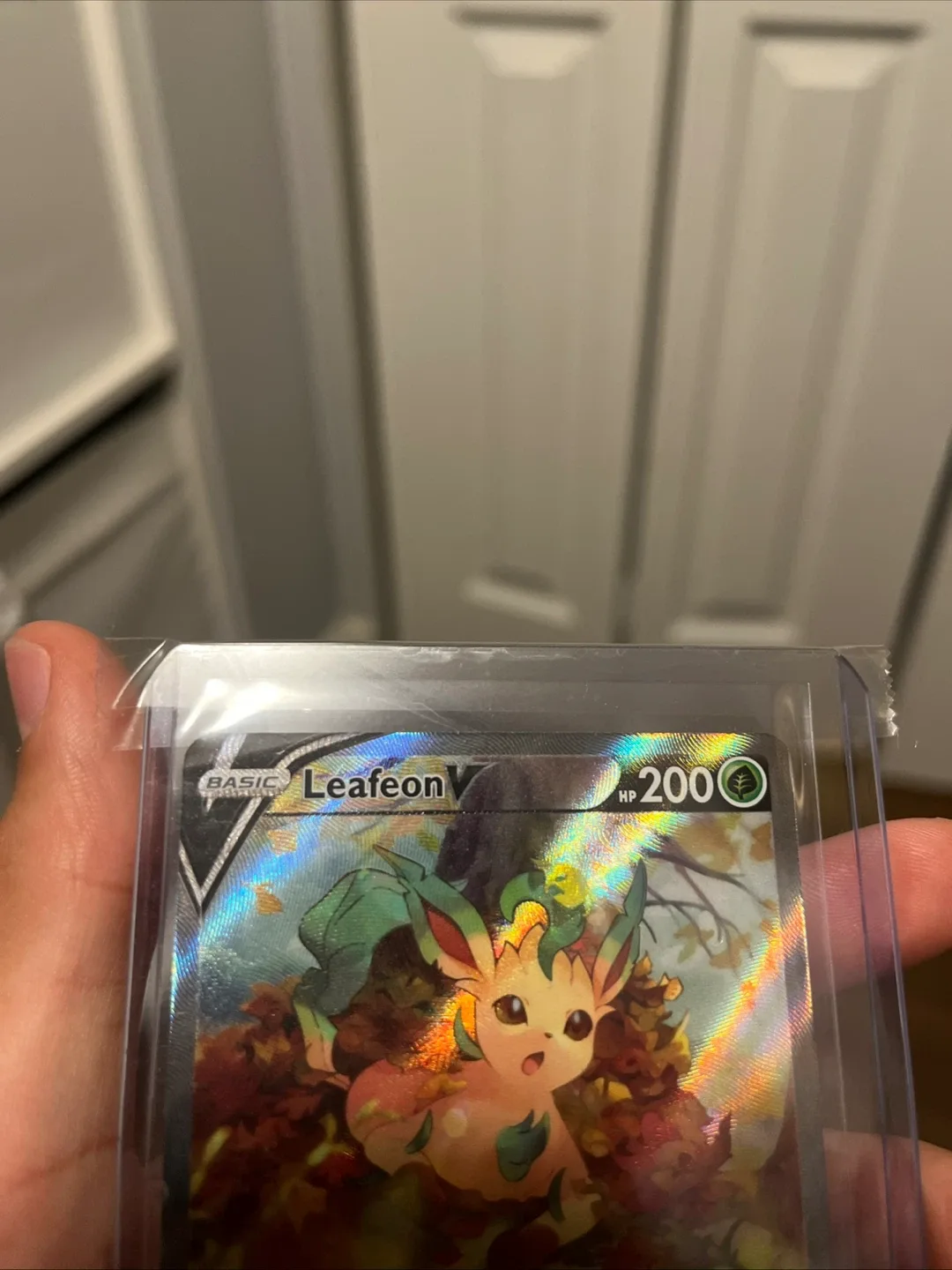 Leafeon V Pokemon Card - 167/203 image indicator(3)