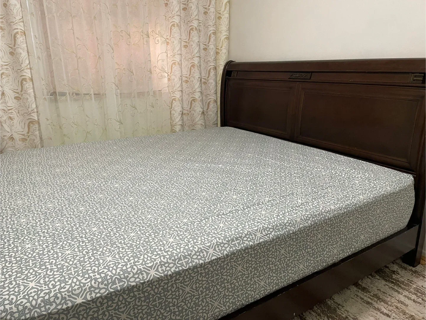 King size bed for sale thumbnail
