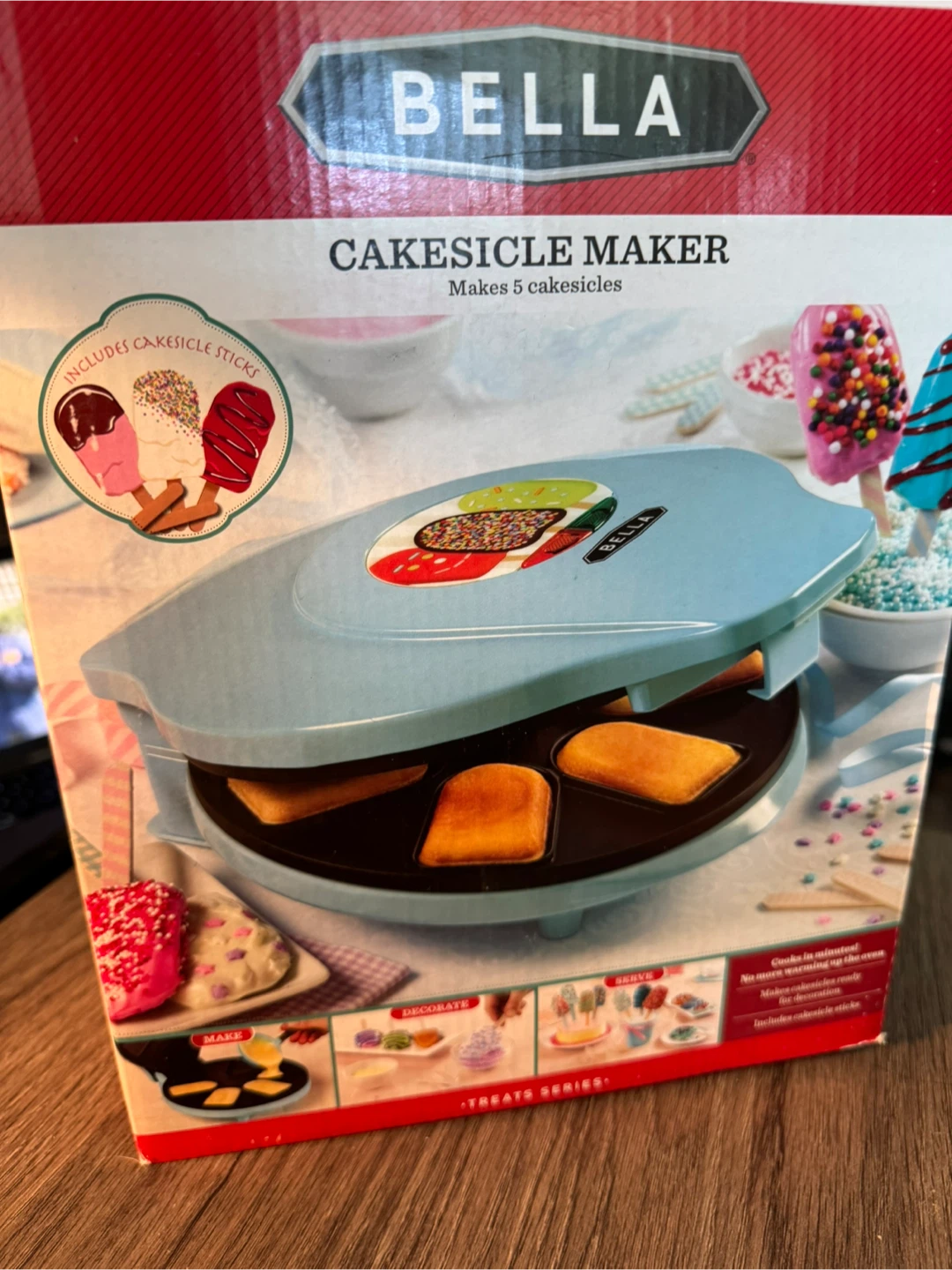 Bella Cakesicle Maker - Makes 5 Cakesicles!