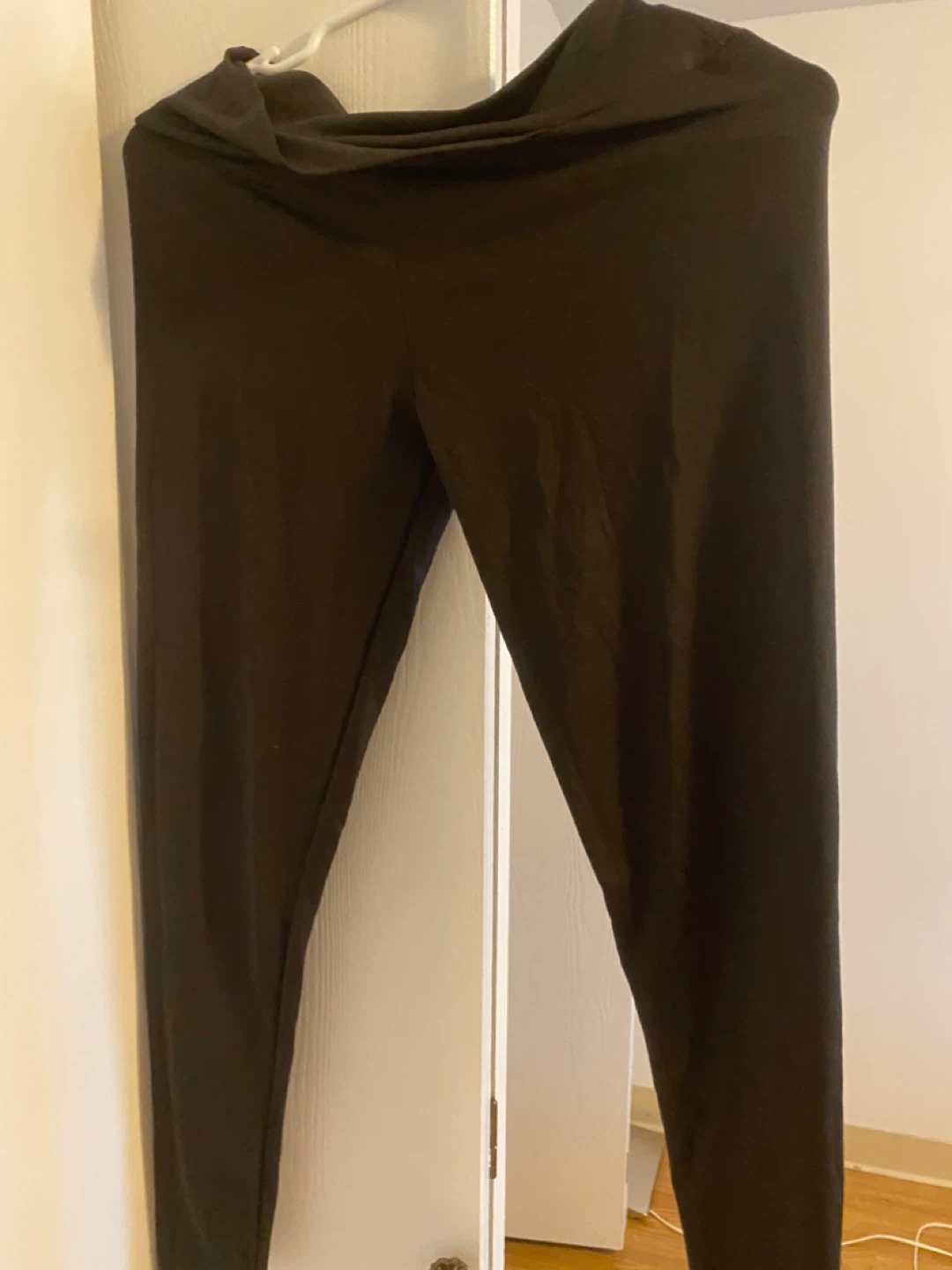 Black silky leggings - photo 2