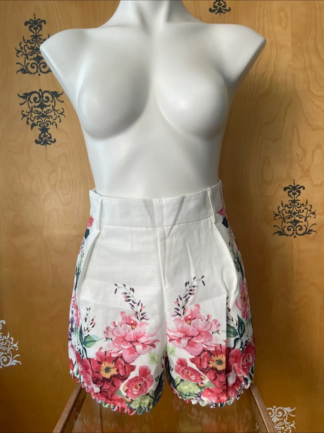 Vintage 2000s Y2K White Floral High Waist Shorts image indicator(4)