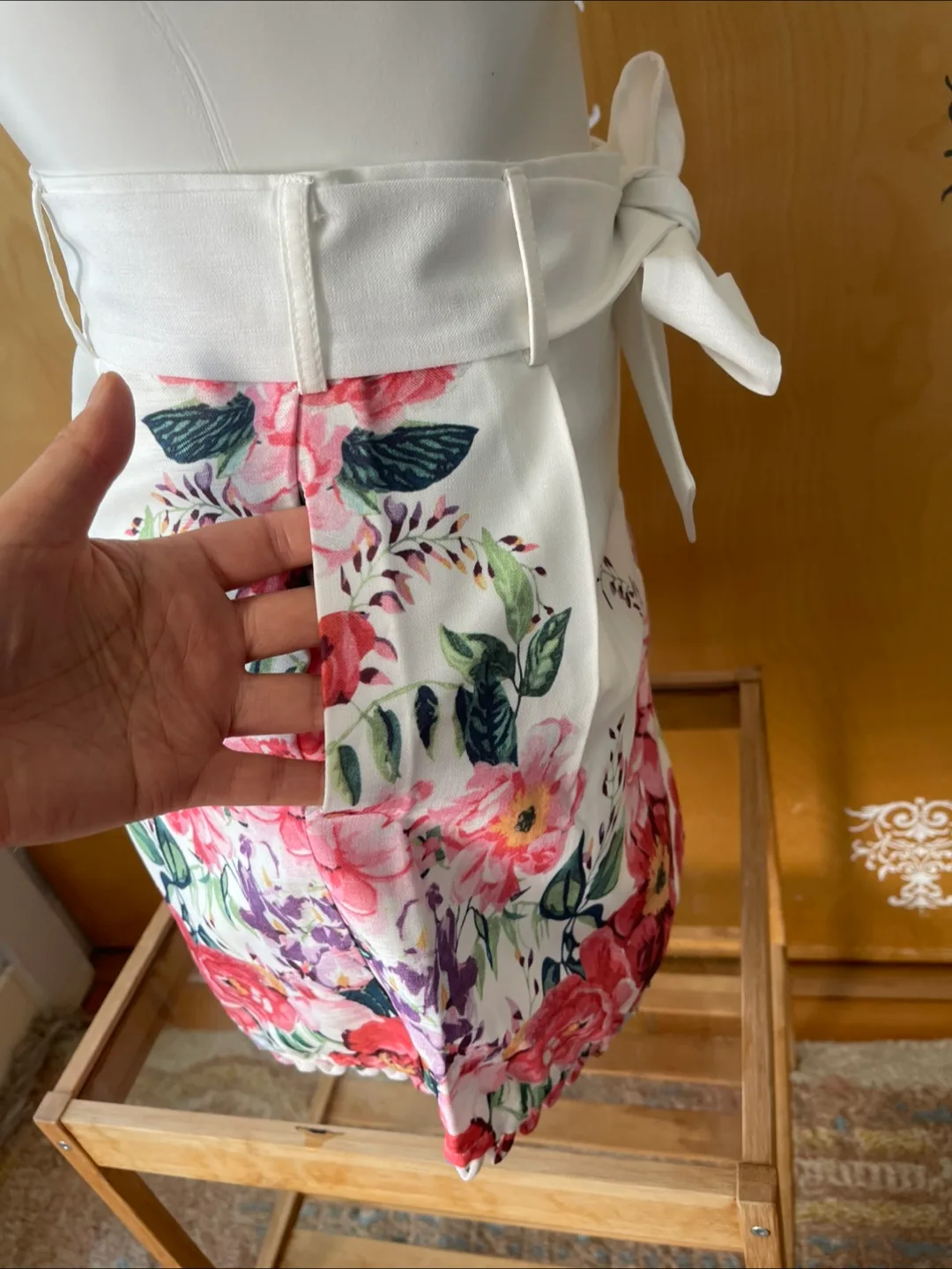 Vintage 2000s Y2K White Floral High Waist Shorts image indicator(7)