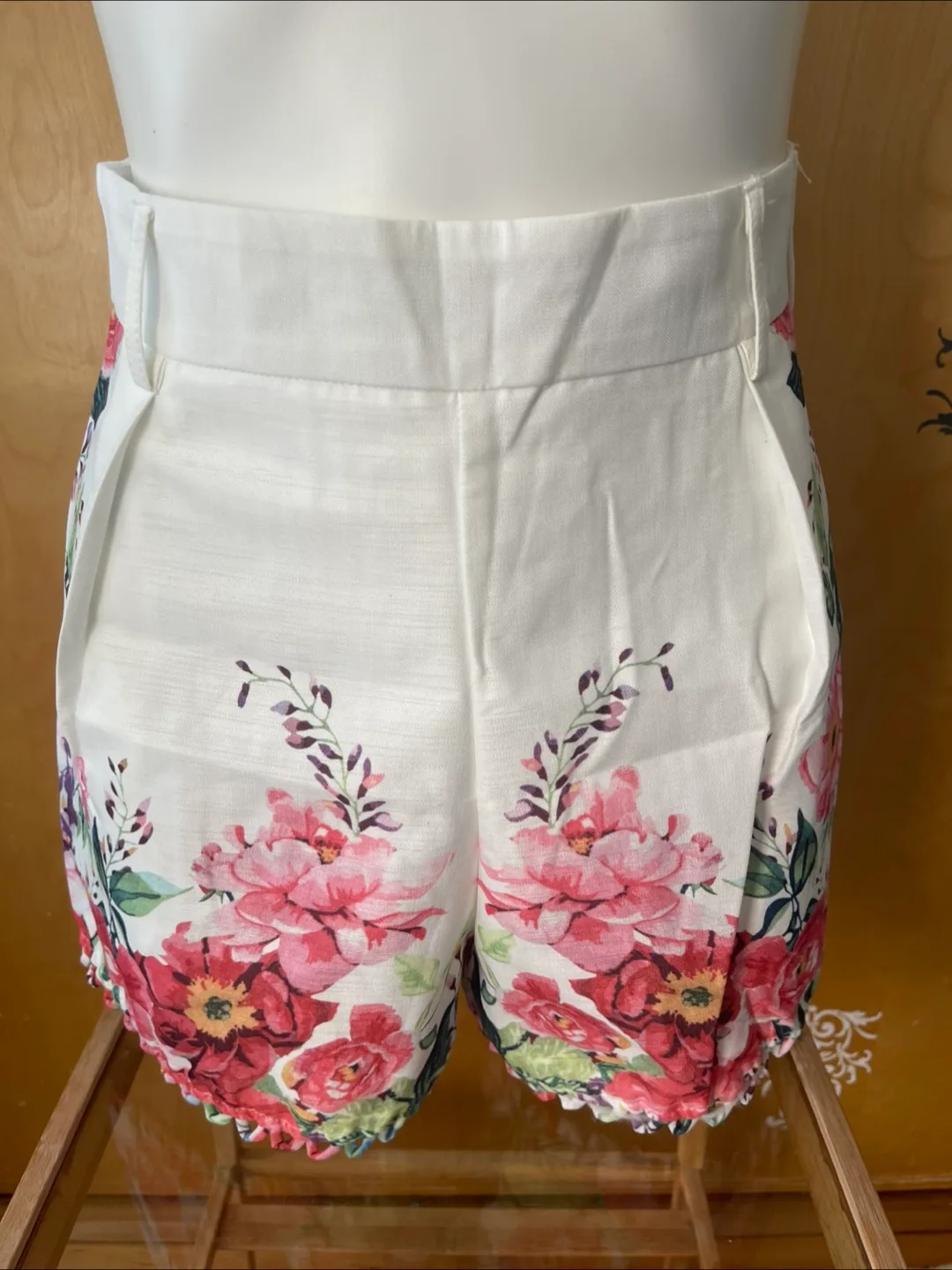 Vintage 2000s Y2K White Floral High Waist Shorts image indicator(5)