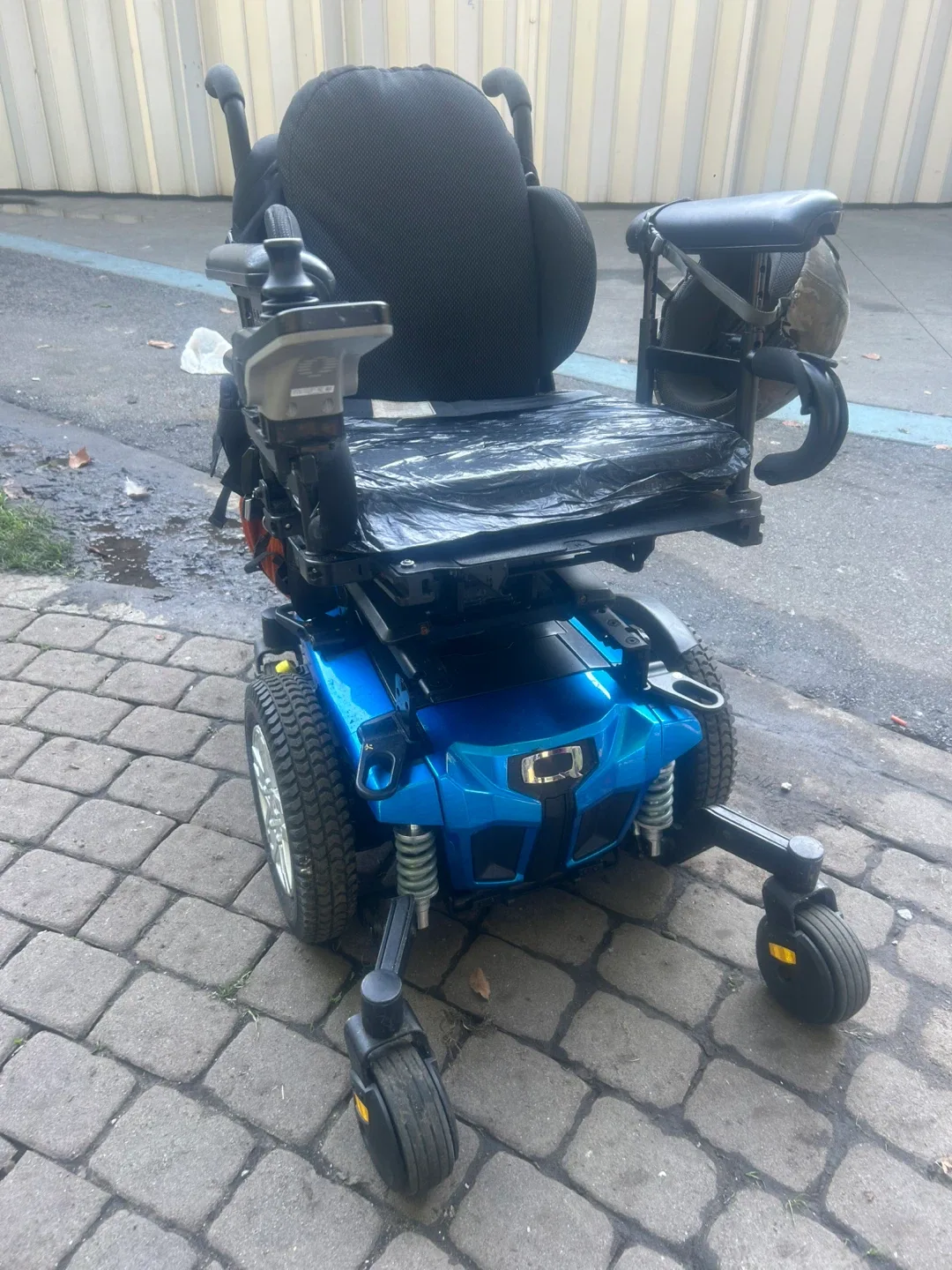 Quantum Rehab 4Front 2 Power Wheelchair - Blue image indicator(3)