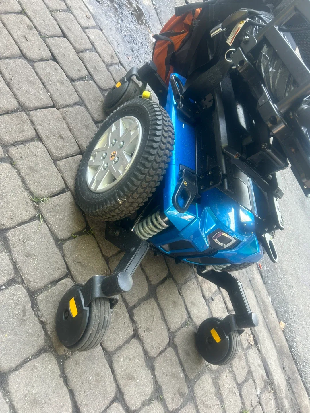 Quantum Rehab 4Front 2 Power Wheelchair - Blue image indicator(4)