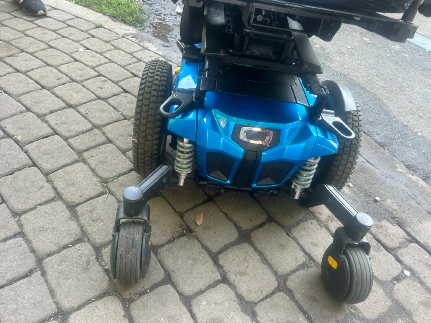 Quantum Rehab 4Front 2 Power Wheelchair - Blue image indicator(2)