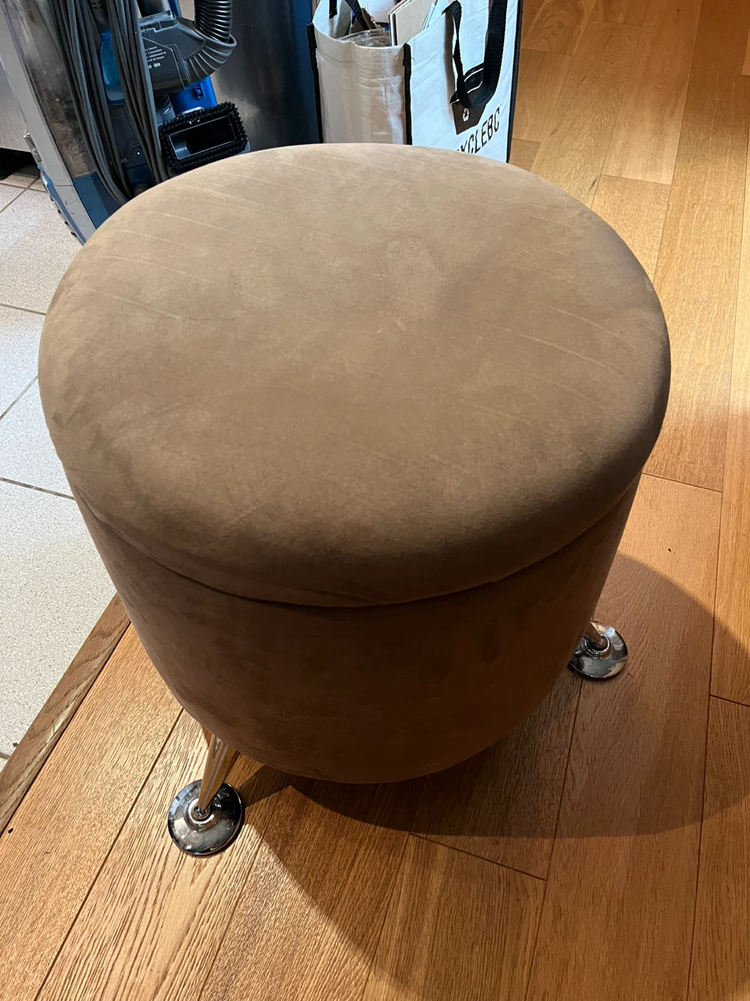 Round Storage Foot Stool - photo 2