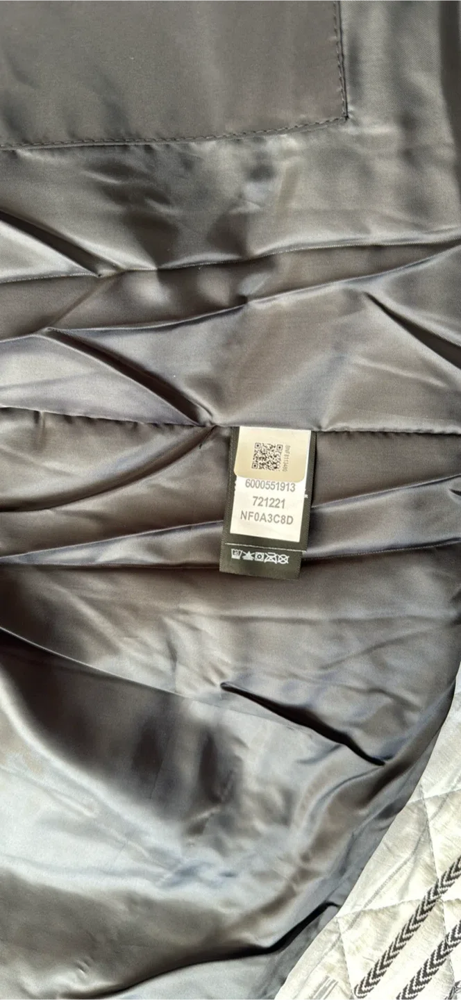 The North Face 700 image indicator(4)