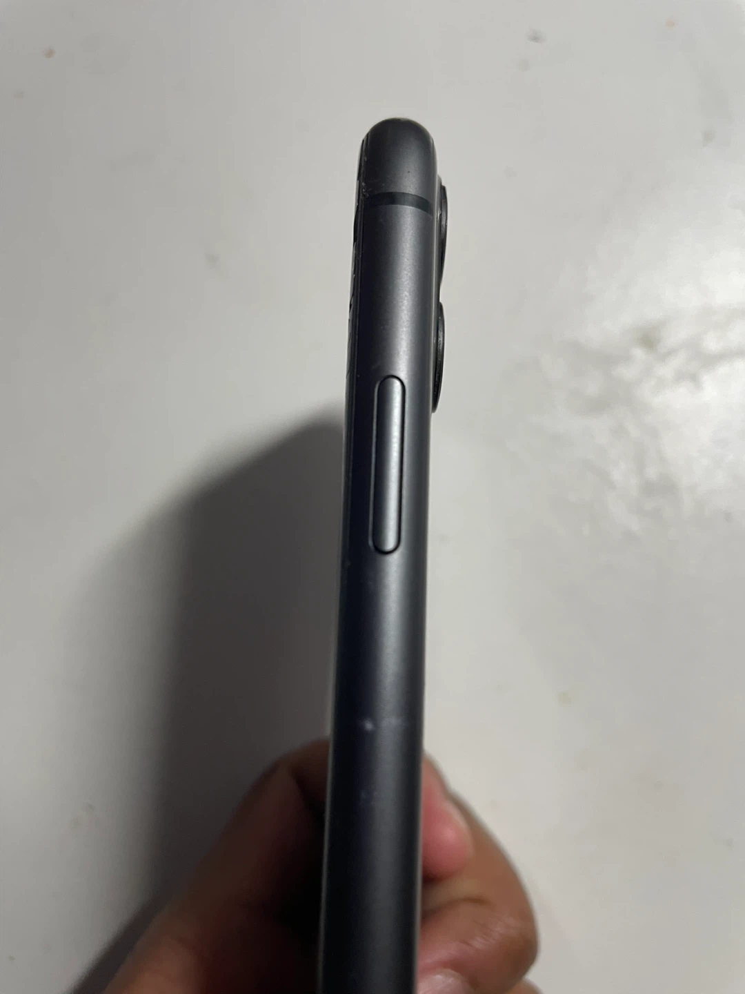 iPhone 11 - Cracked Screen - For Parts - photo 4