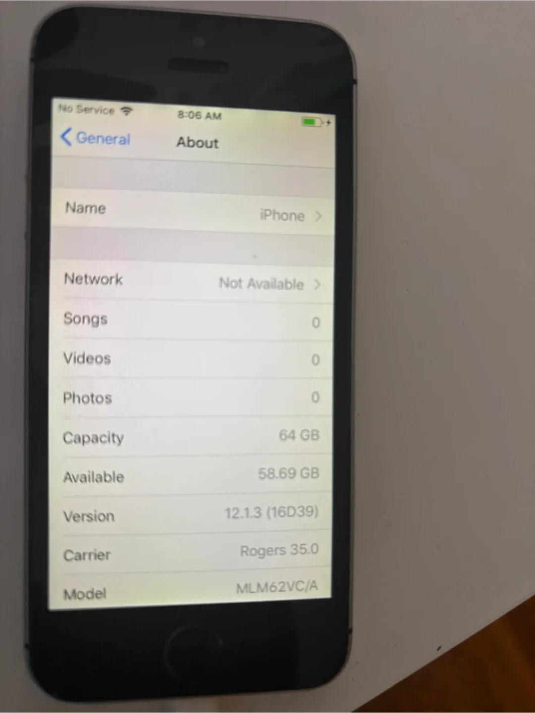 iPhone SE Silver image indicator(3)