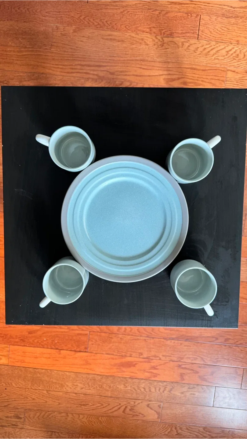 Mugs and Plates Set thumbnail