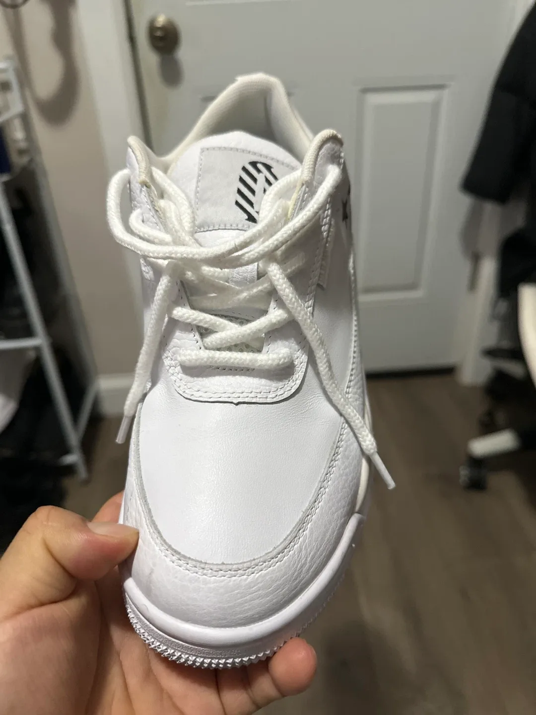 O W White Sneakers image indicator(2)