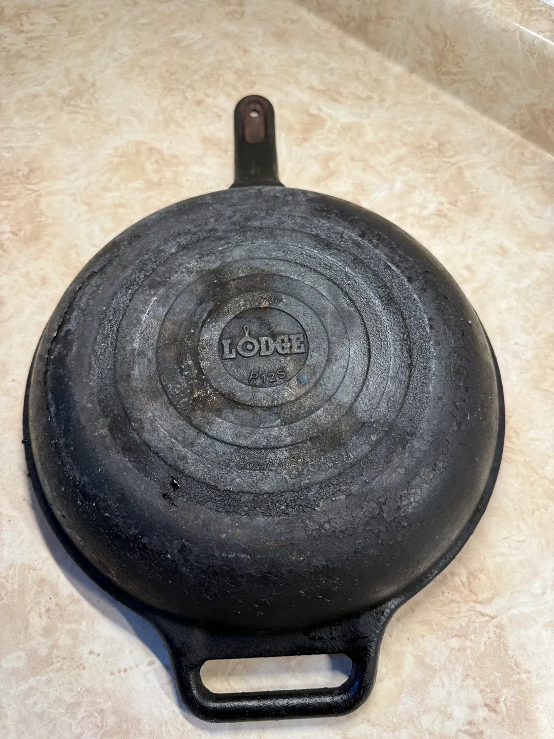 Lodge P12S3 Cast Iron Skillet image indicator(2)