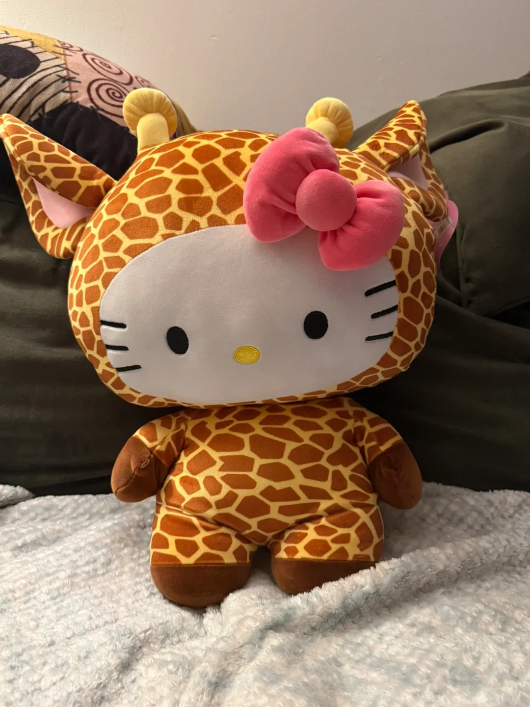 Hello Kitty Giraffe Plush thumbnail