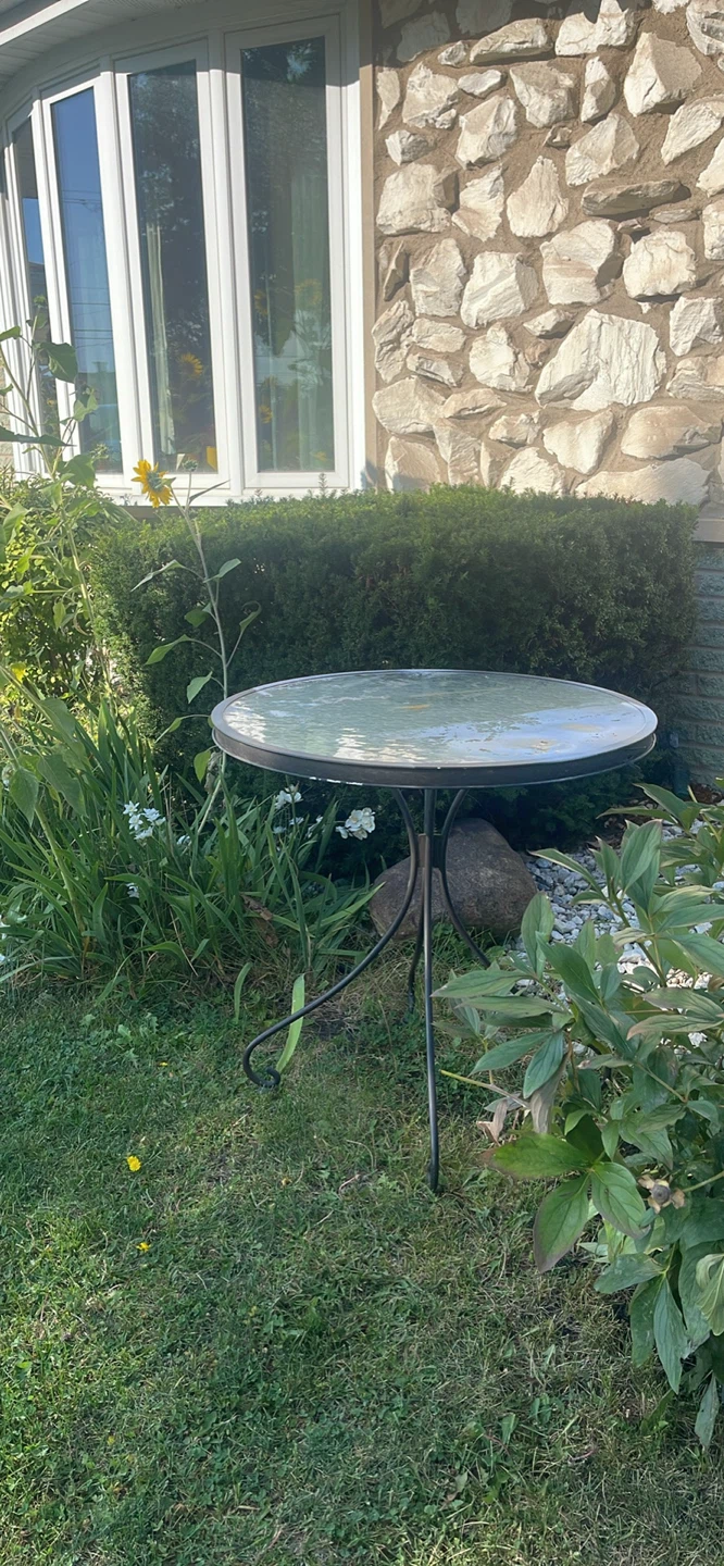 Outdoor Glass Top Table check more pictures condition - photo 2