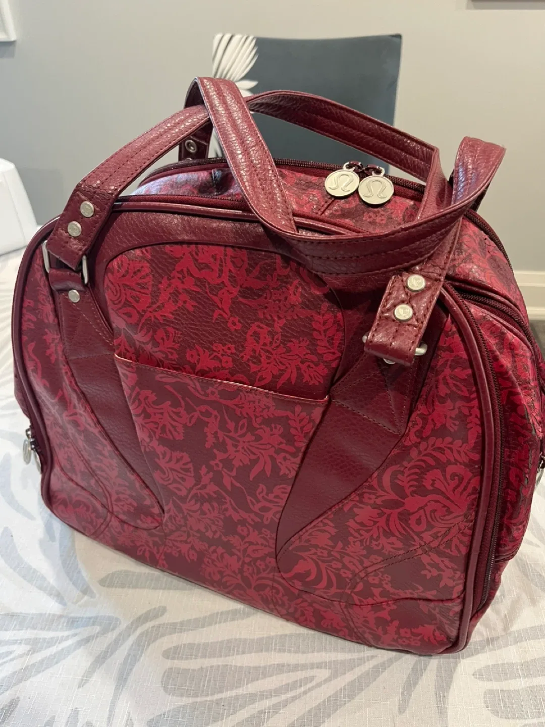 Lululemon Floral Embossed Gym Bag image indicator(2)