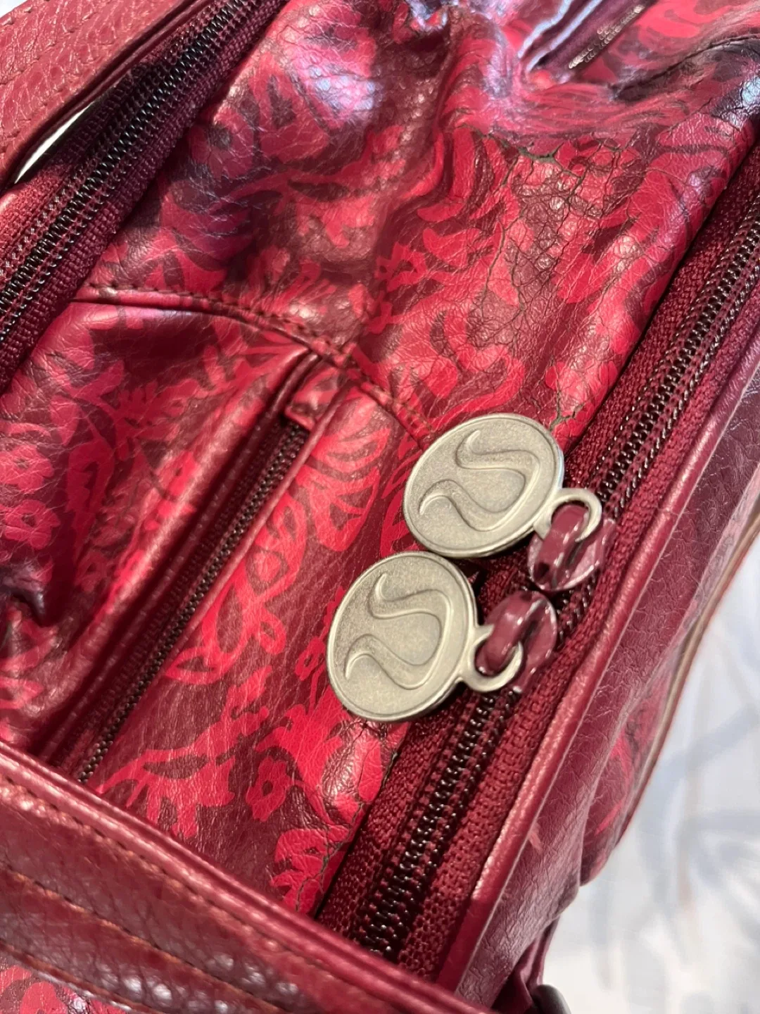 Lululemon Floral Embossed Gym Bag image indicator(5)