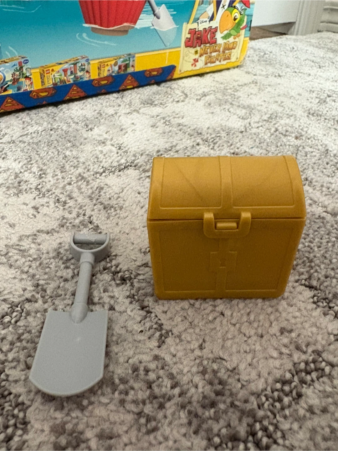 LEGO DUPLO Jake Pirate Ship Bucky Set - photo 5