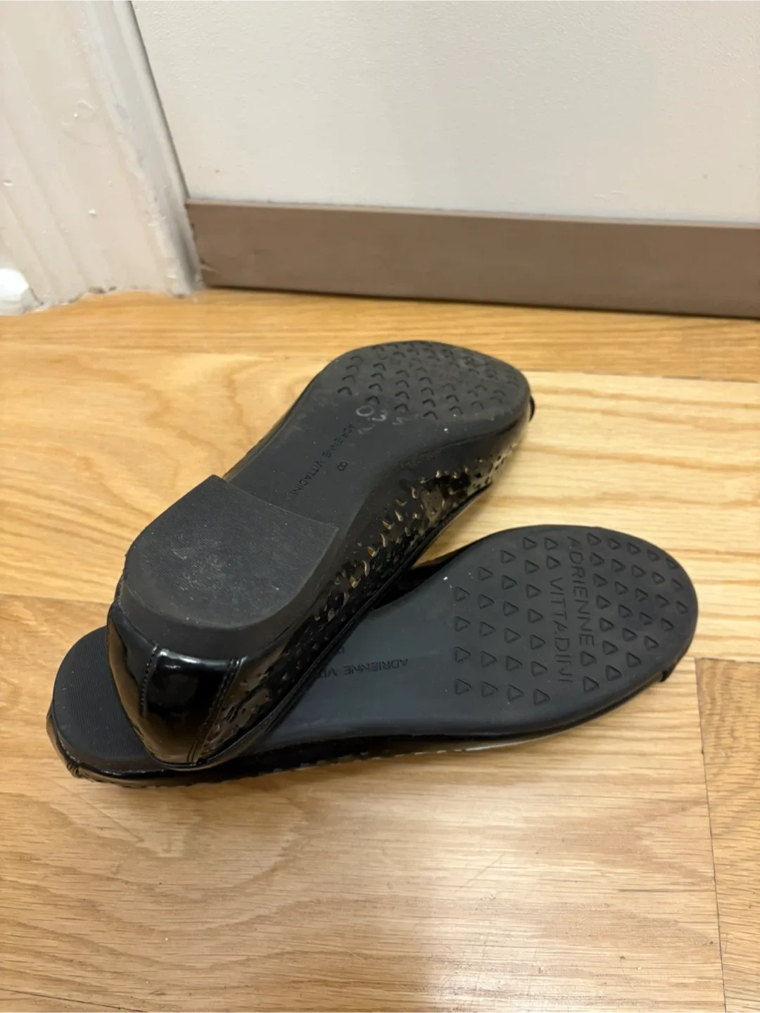 Adrienne Vittadini Black Ballet Flats - Size 8 image indicator(2)