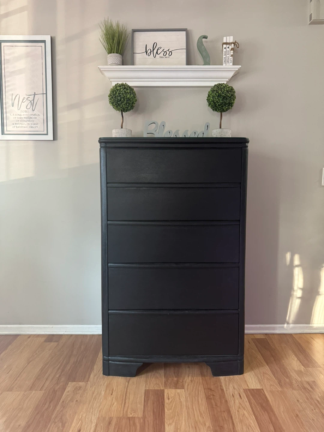 ✨🖤Solid MC tall dresser🖤✨