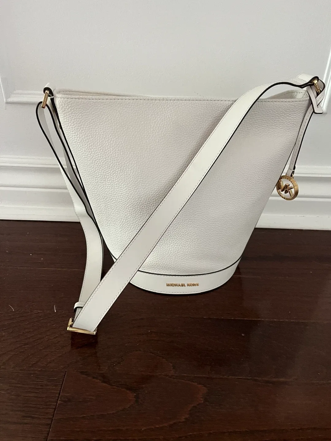 Michael Kors White Leather Bucket Bag thumbnail