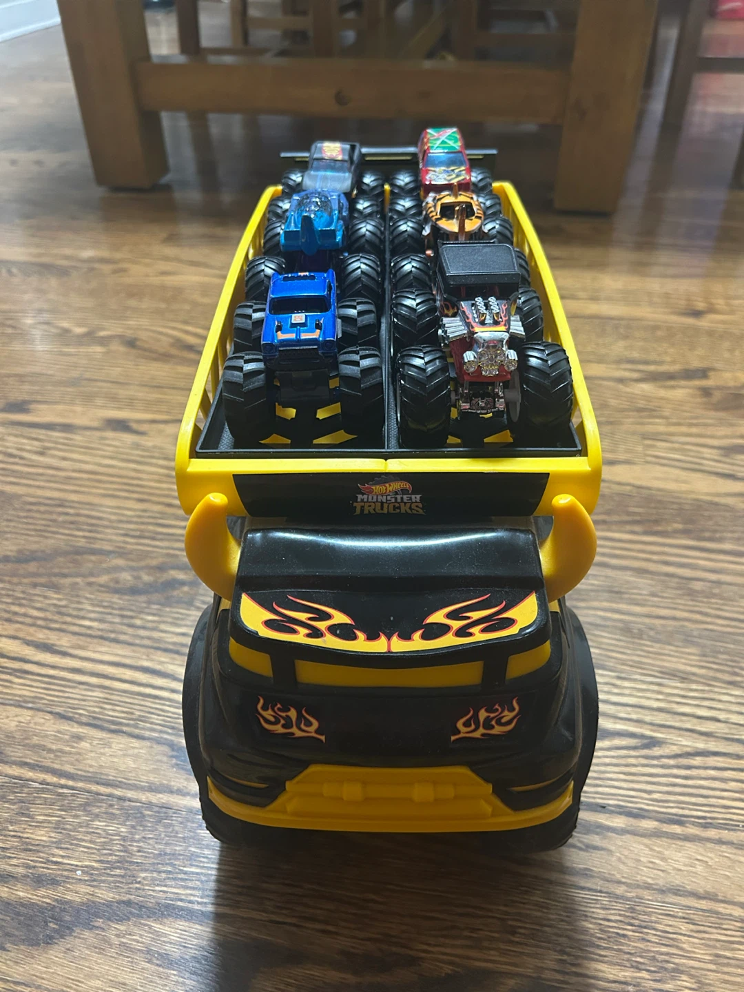 Monster Trucks Carrier with seven Cars